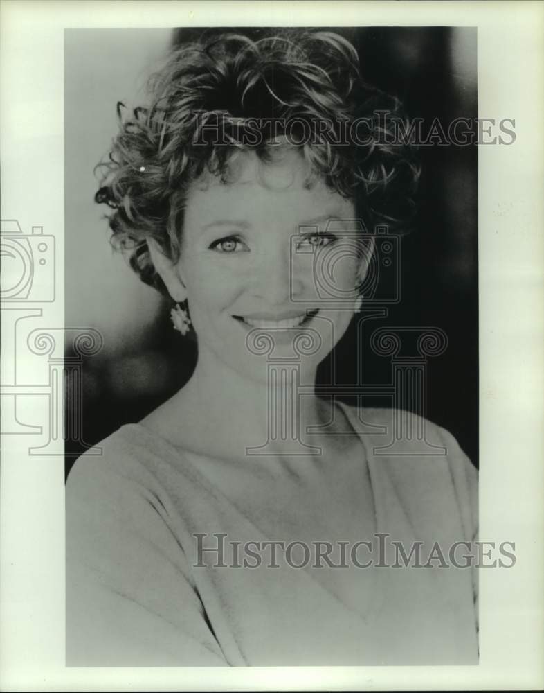 1997 Press Photo Actress Christine Ebersole acts in "On The Town" - Historic Images