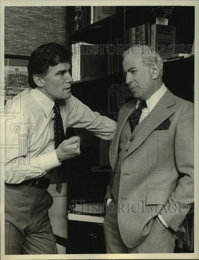 1976 Press Photo Mitchell Ryan, Stephen Elliott Star in &quot;Executive Suite&quot; on CBS - Historic Images