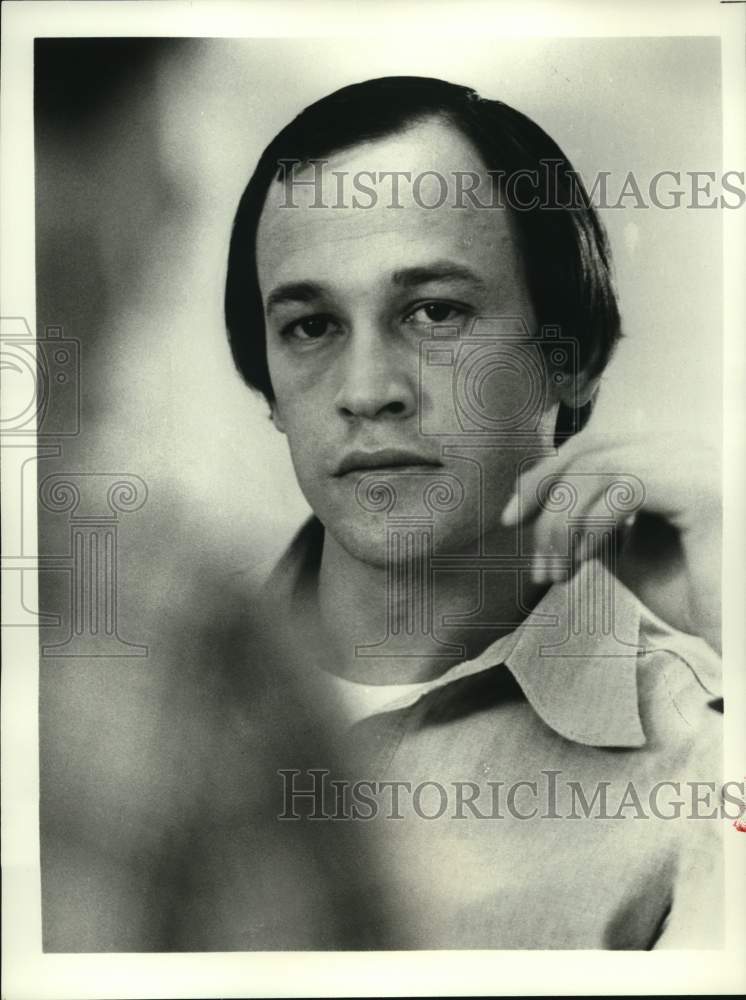 1974 Press Photo Frederick Forrest as Title Character on &quot;GE Theater&#39;s&quot; &quot;Larry&quot; - Historic Images