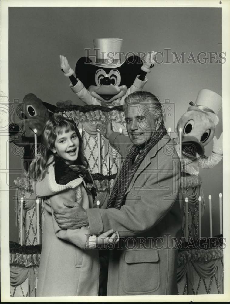 1985 Press Photo Stars Drew Barrymore, John Forsythe Celebrate in Disneyland - Historic Images