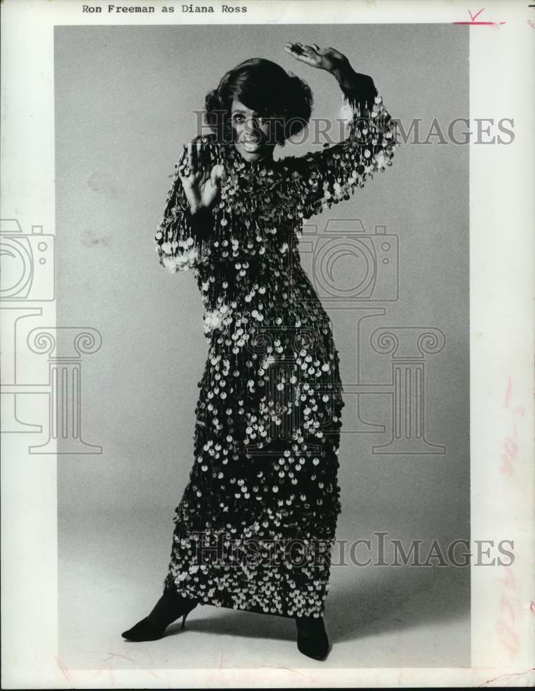 1972 Press Photo Impressionist Ron Freeman impersonates Diana Ross - Historic Images