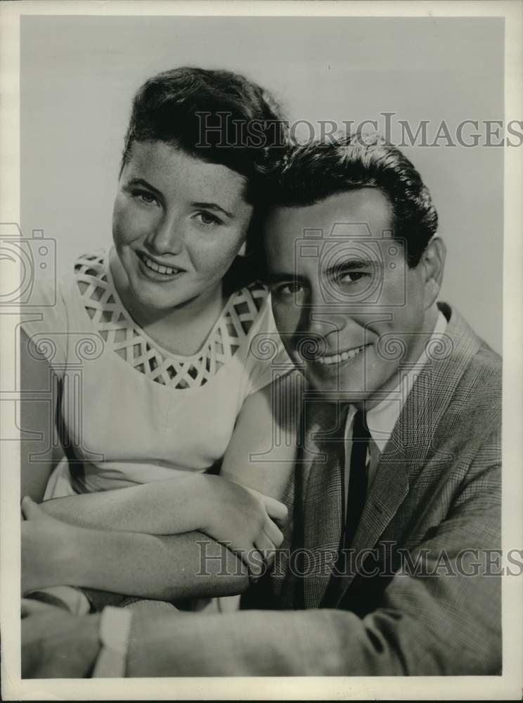 Press Photo Actor John Forsythe poses with a woman - Historic Images