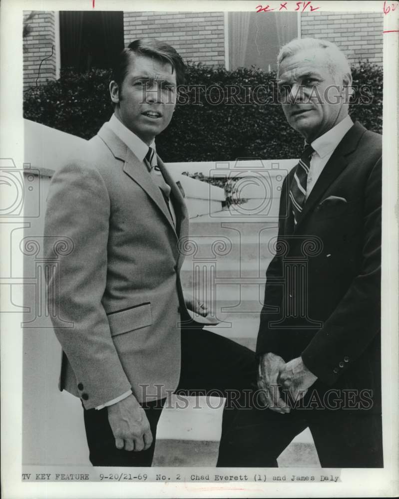 1969 Press Photo Actor Chad Everett and James Daly - Historic Images