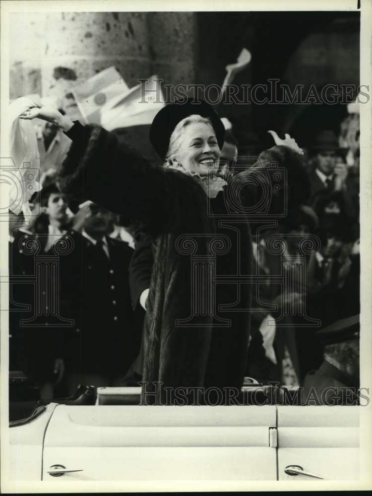 1983 Press Photo Actress Faye Dunaway Has Title Role in "Evita Peron" on NBC - Historic Images