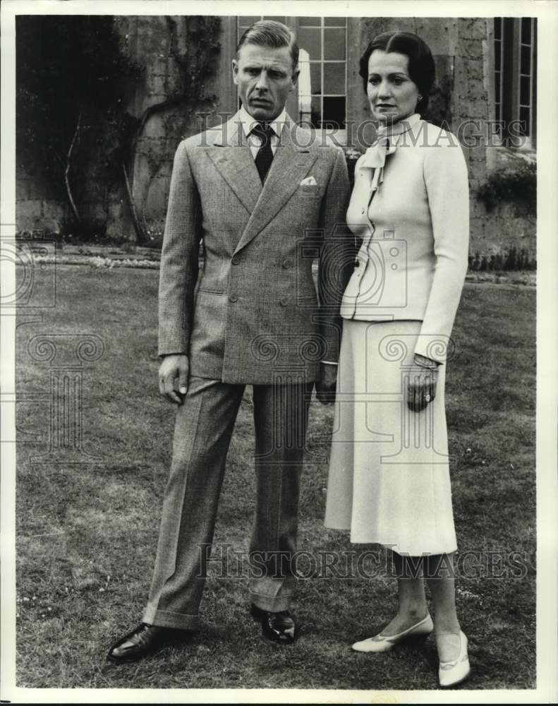 1981 Press Photo Edward Fox, Wallis Simpson in &quot;Edward &amp; Mrs. Simpson&quot; - Historic Images