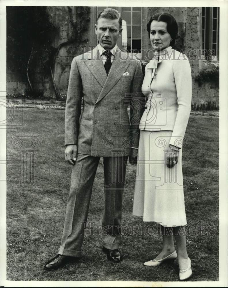 1981 Press Photo Edward Fox, Wallis Simpson in "Edward & Mrs. Simpson" - Historic Images
