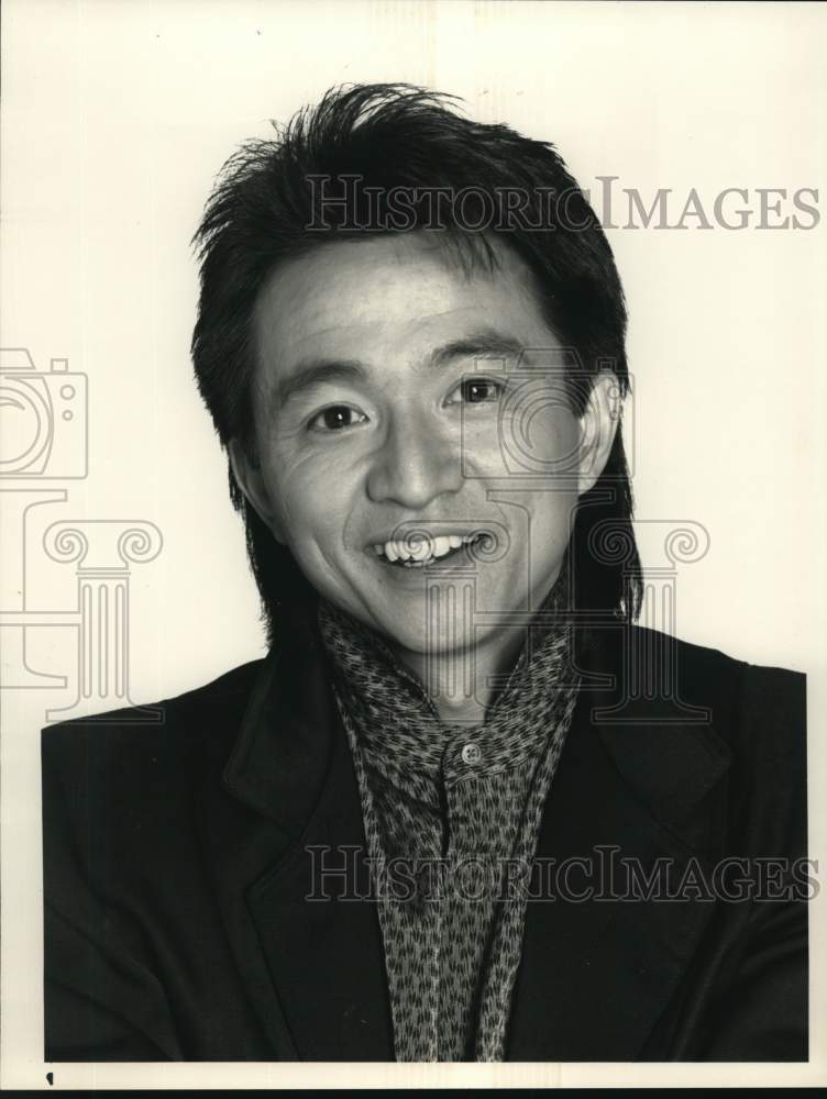 1988 Press Photo Actor Dennis Dun starring in Midnight Caller. - Historic Images
