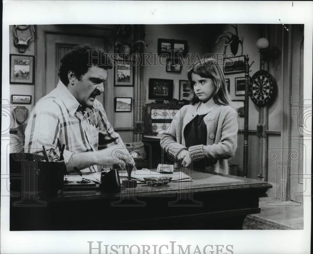 1979 Press Photo Actor Victor French in &quot;Carter Country&quot; - Historic Images