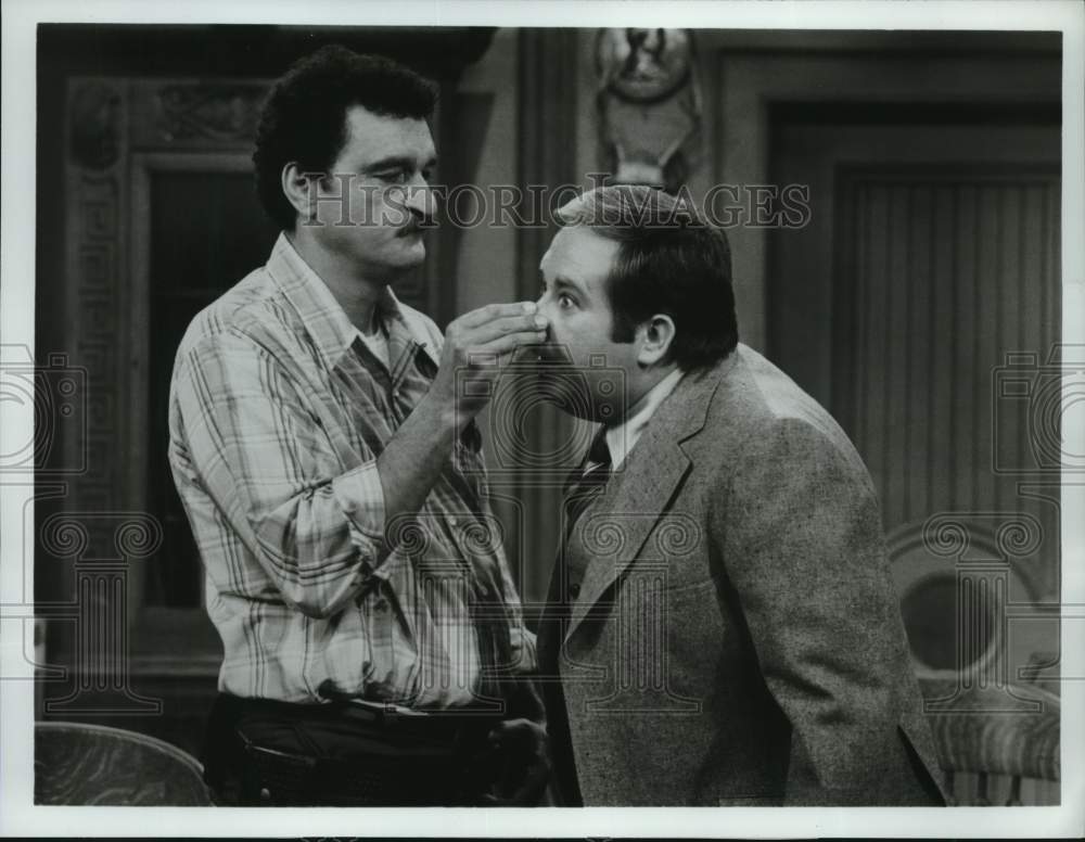 1978 Press Photo Victor French, Richard Paul in Episode of "Carter Country" - Historic Images