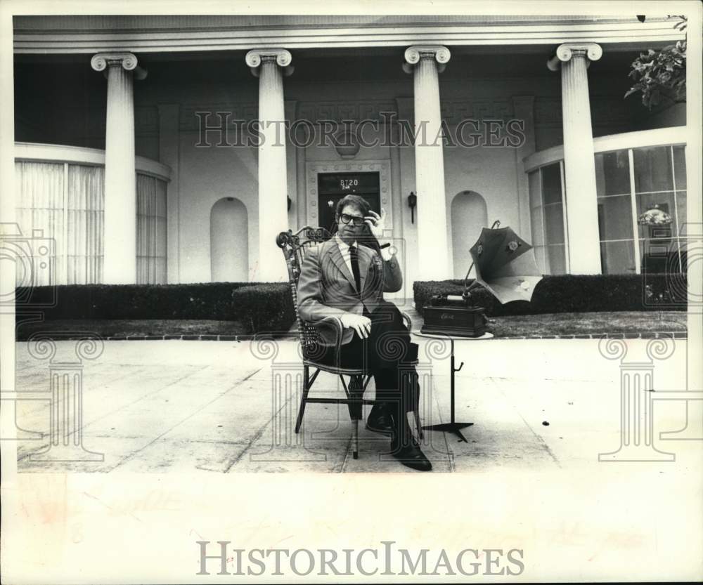 1967 Press Photo Satirist Stanley V. Freberg at His Office on Sunset Boulevard - Historic Images