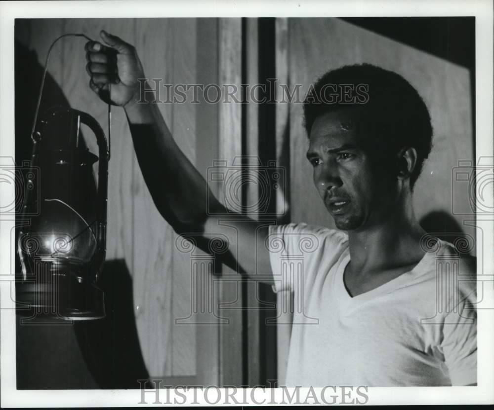 Press Photo Scene with actor Al Freeman Jr. starring in My Sweet Charlie. - Historic Images