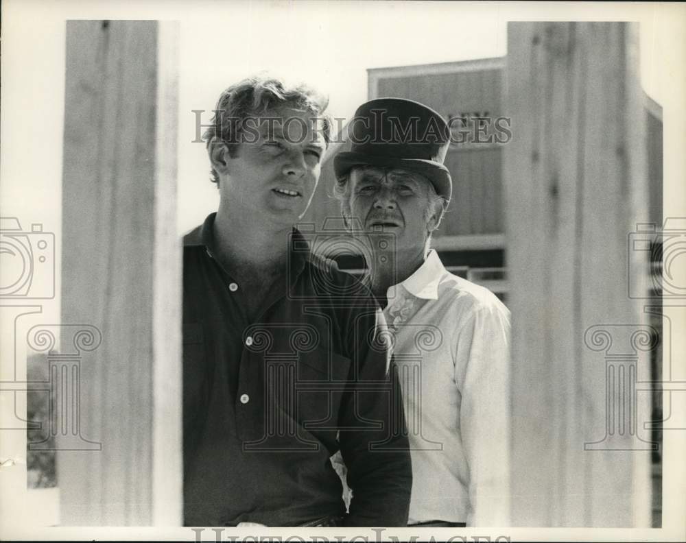 1967 Press Photo Sean Garrison and John Mills - Historic Images