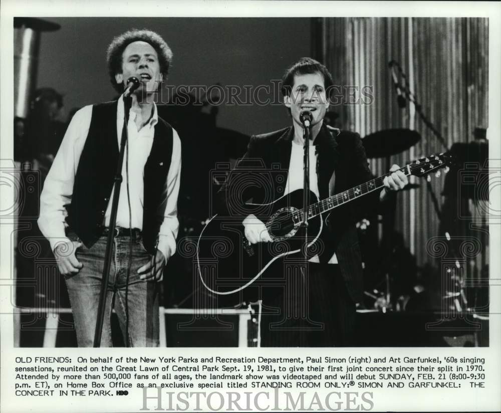 1981 Press Photo Musicans Paul Simon and Art Garfunkel - Historic Images