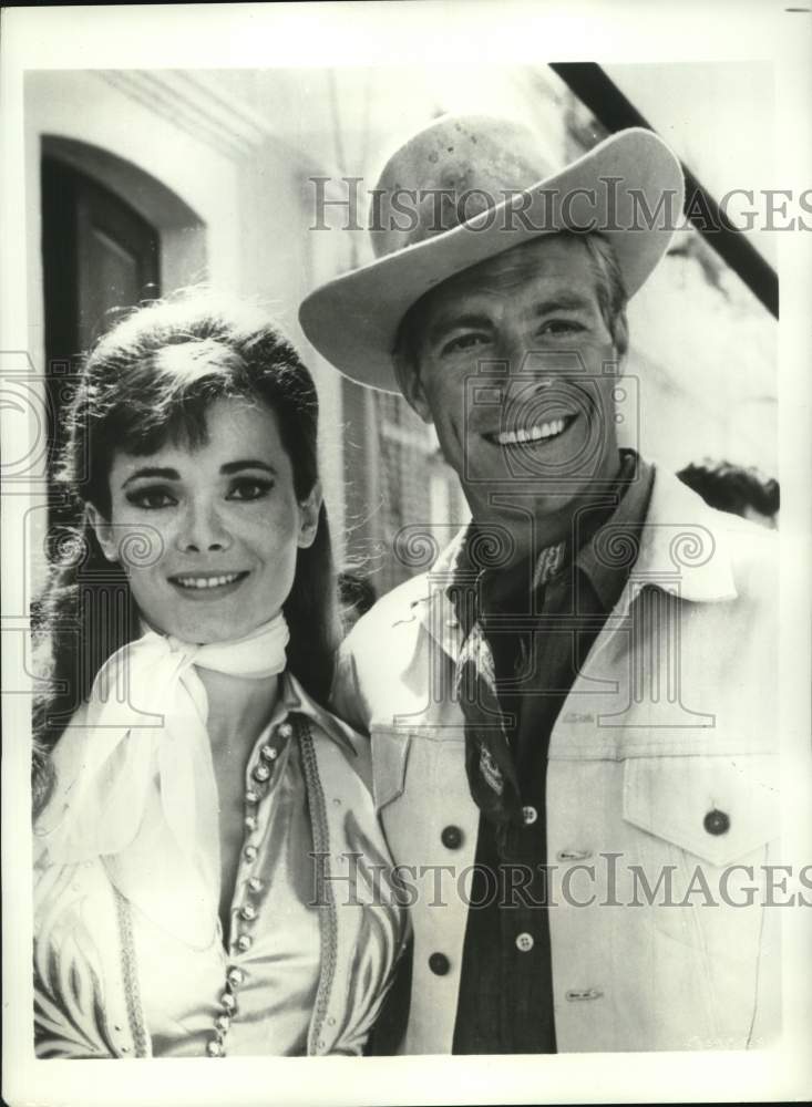 1972 Press Photo Gila Golan and James Franciscus in &quot;The Valley of Gwangi&quot; - Historic Images