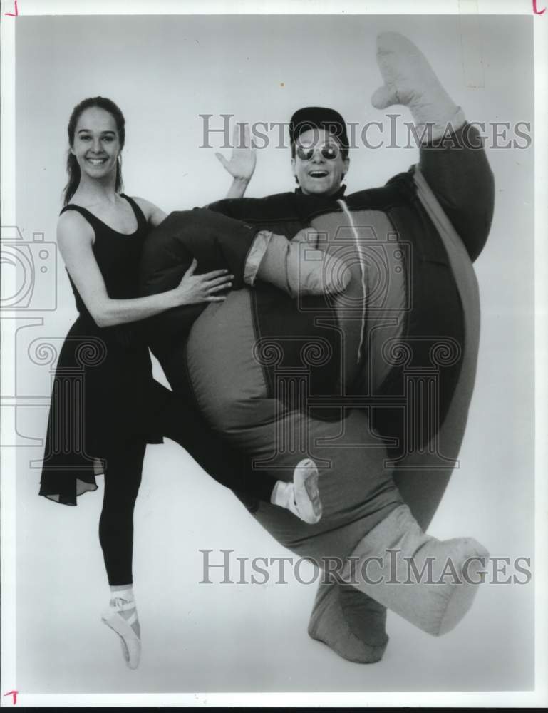 1994 Press Photo Actor Fred Garbo and Company star on Sesame Street. - Historic Images
