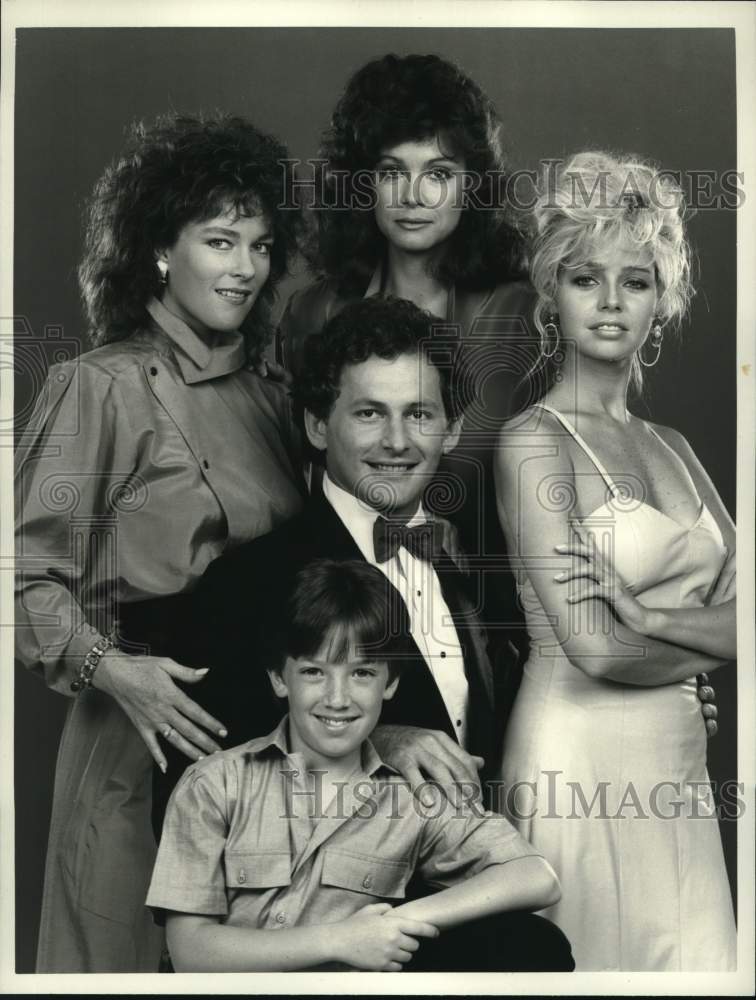 1985 Press Photo Cast of &quot;I Had Three Wives&quot; on CBS-TV. - Historic Images