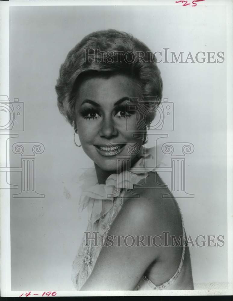 1977 Press Photo Entertainer Mitzi Gaynor. - Historic Images