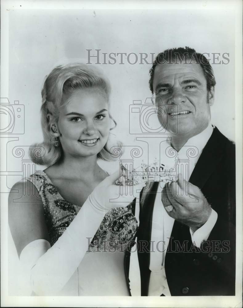 1969 Press Photo Miss America Judith Anne Ford with Bret Parks - Historic Images