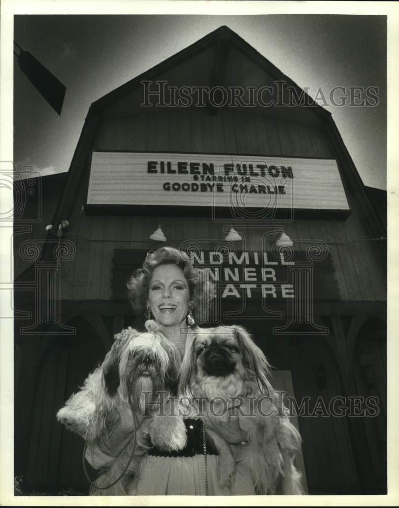 1983 Press Photo Actress Eileen Fulton with dogs by dinner theatre. - Historic Images