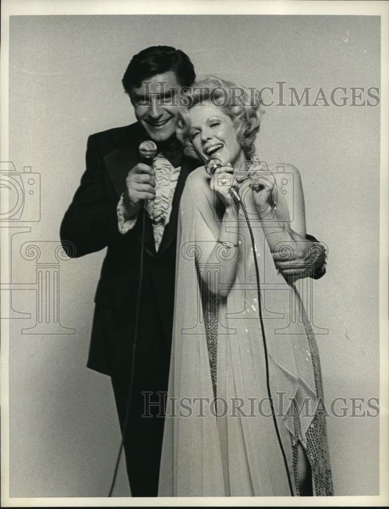 1975 Press Photo Eileen Fulton and Don Stewart in "As the World Turns" - Historic Images