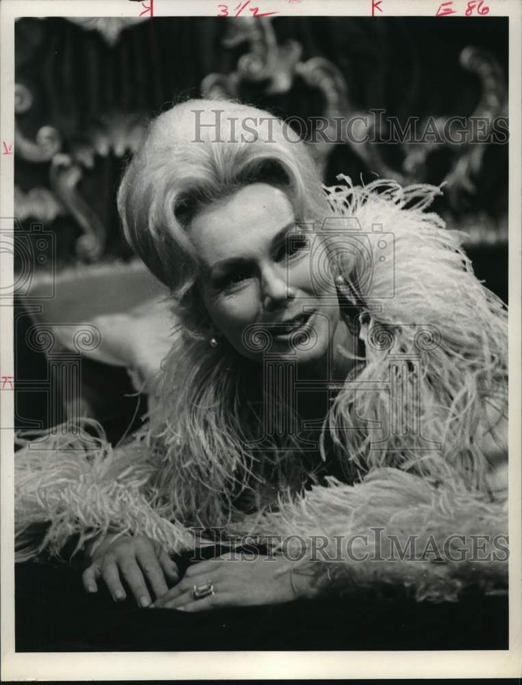 Press Photo Actress Eva Gabor in White Boa - Historic Images