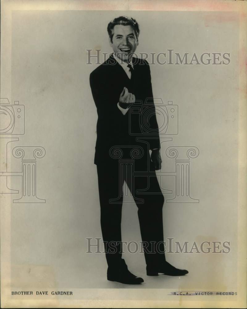 1975 Press Photo Comedian Dave Gardner - Historic Images