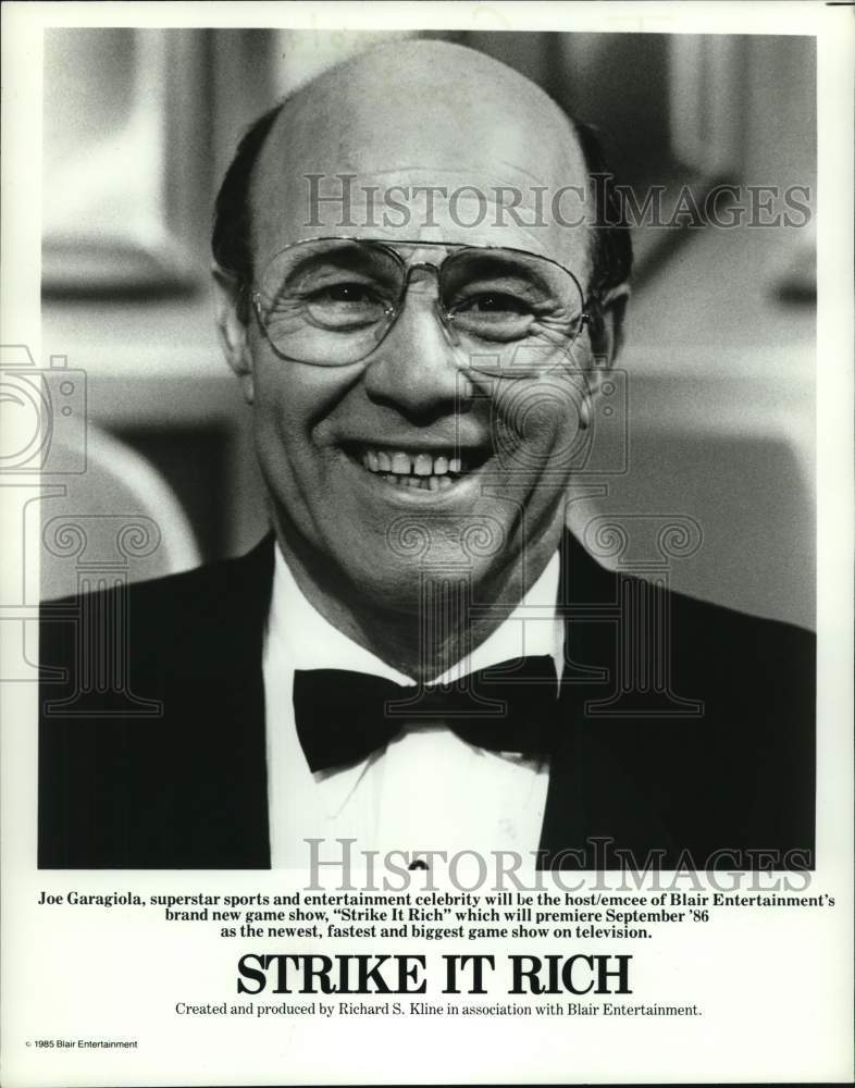 1985 Press Photo Sportscaster Joe Garagiola Hosts Game Show &quot;Strike it Rich&quot; - Historic Images