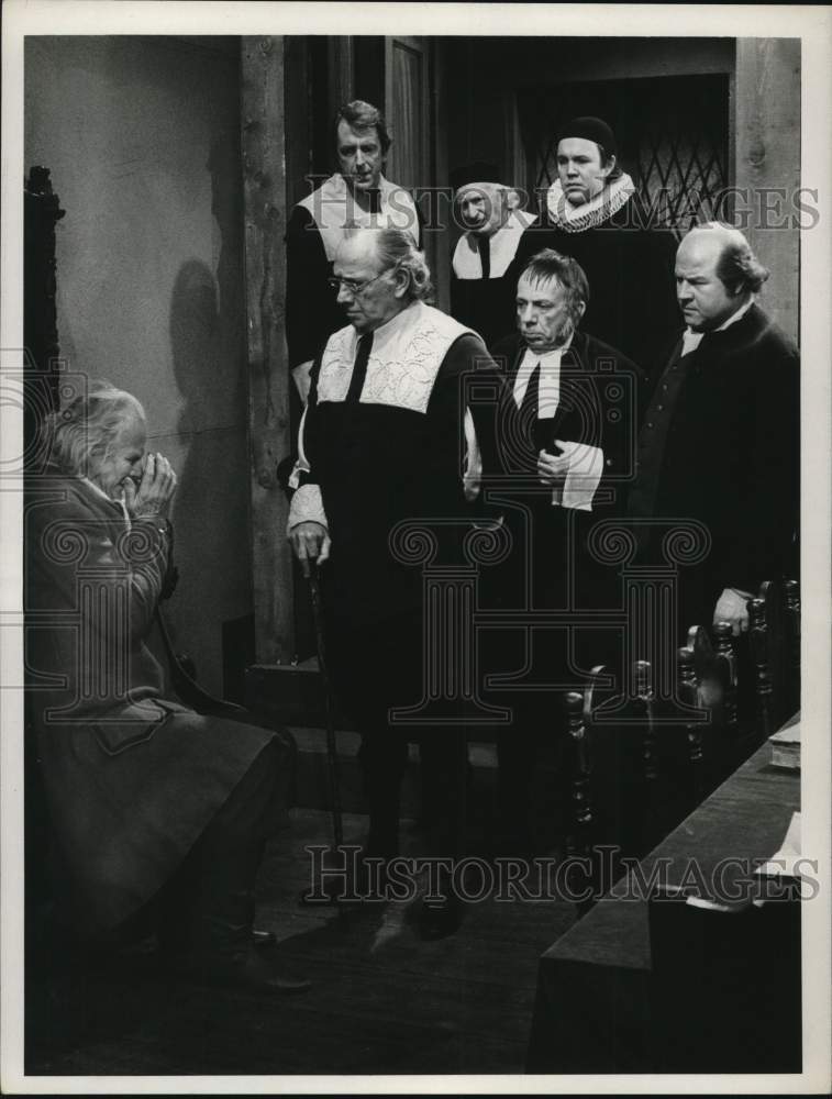1967 Press Photo Scene with actor Will Geer and other actors. - Historic Images