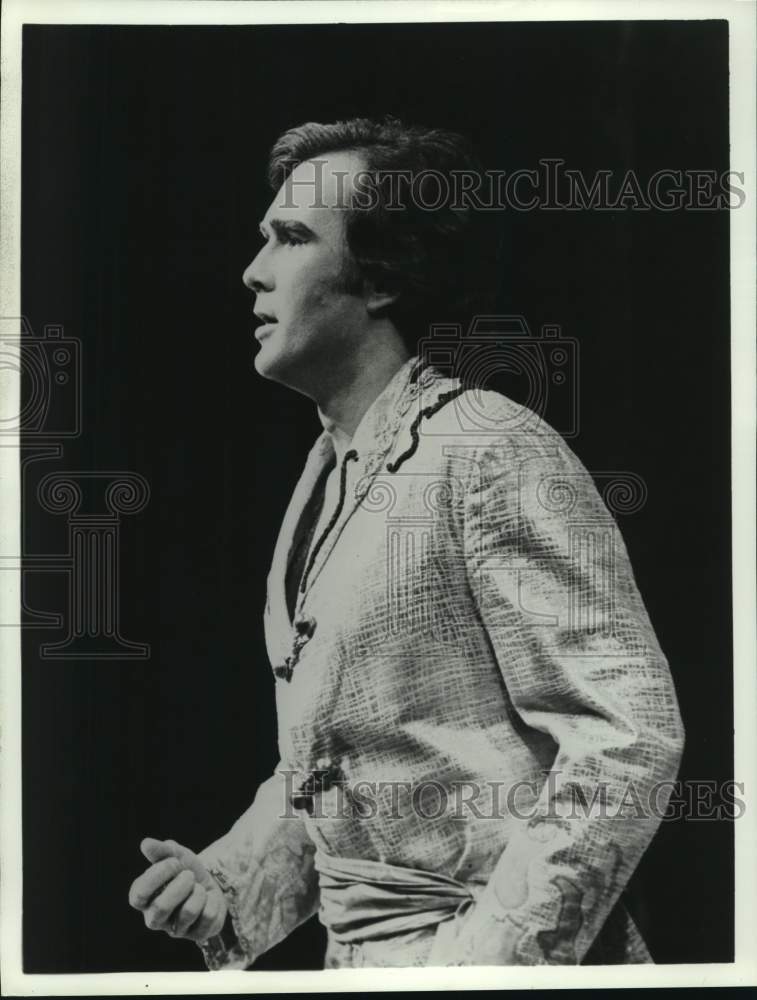 1981 Press Photo Tenor Jon Garrison in &quot;The Magic Flute&quot; - Historic Images