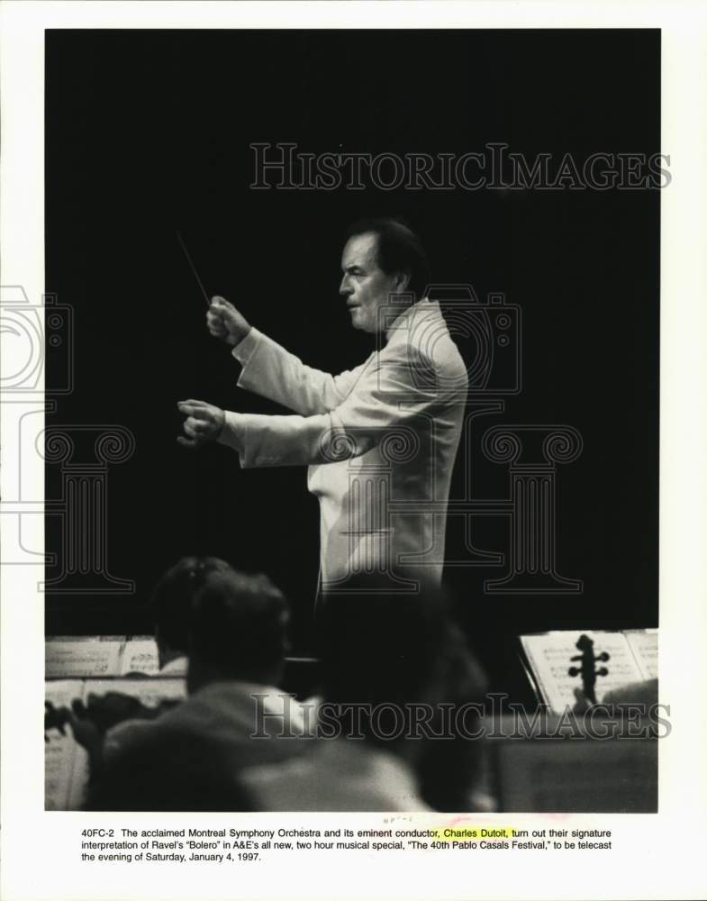 1997 Press Photo Conductor Charles Dutoit with Montreal Symphony Orchestra - Historic Images