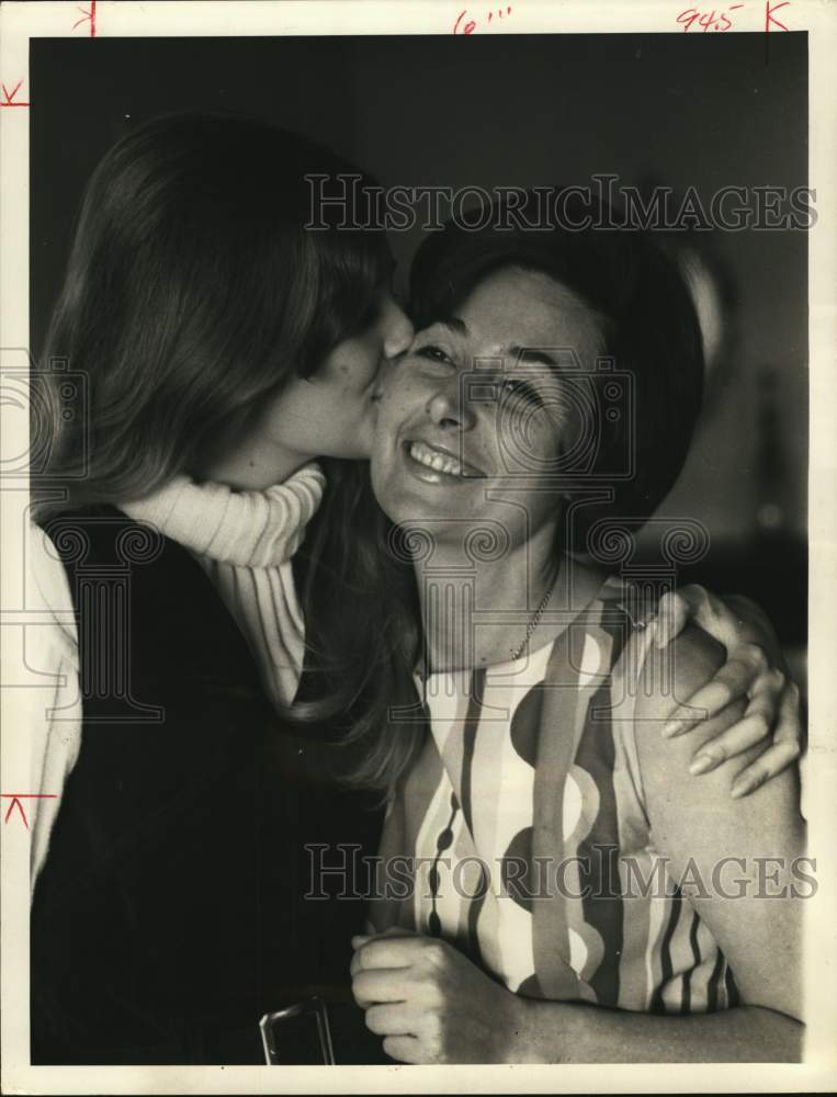 1968 Press Photo Model Cristina Ferrare with Mother Renata Ferrare - Historic Images