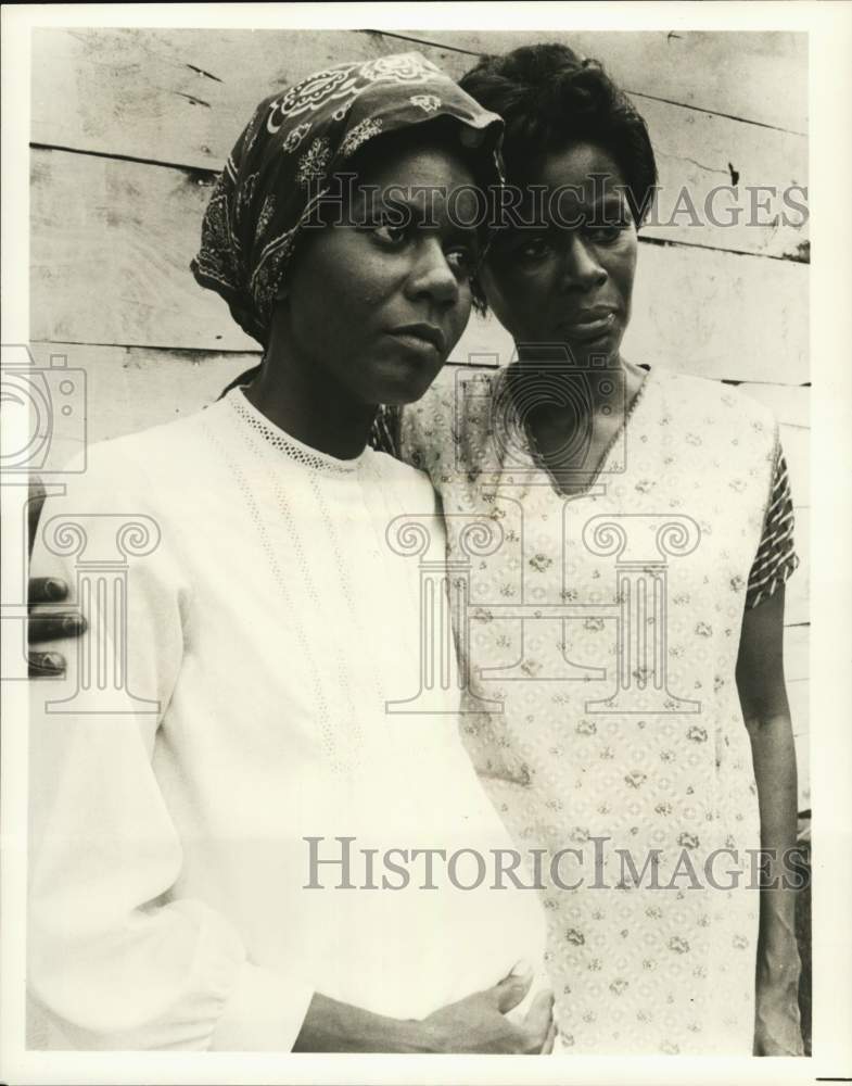 1979 Press Photo Shirley Jo Finney and Cicely Tyson in &quot;Wilma&quot; - Historic Images