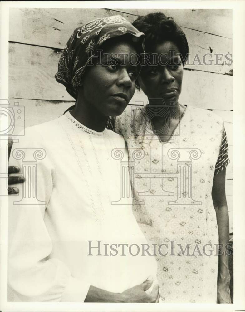 1979 Press Photo Shirley Jo Finney and Cicely Tyson in "Wilma" - Historic Images
