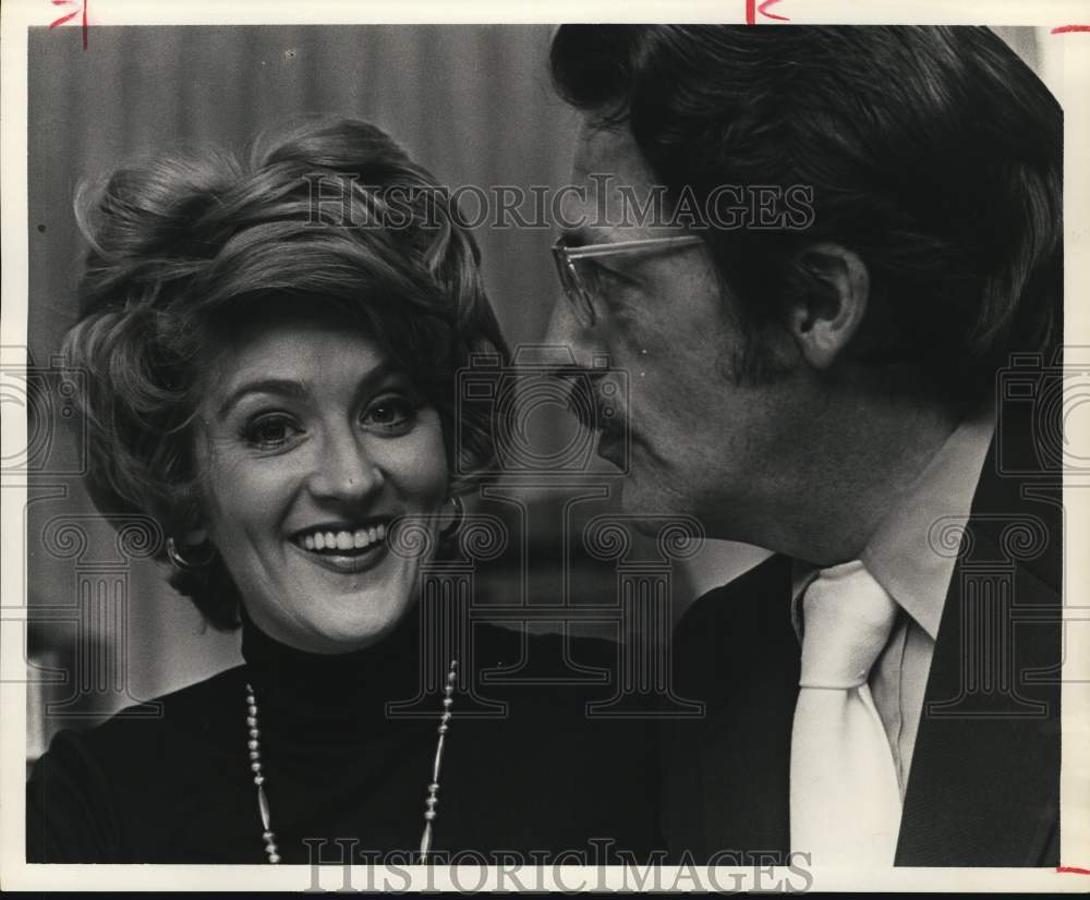 1971 Press Photo Actor Fannie Flagg on KTRH Radio with J. Kent Hackleman - Historic Images