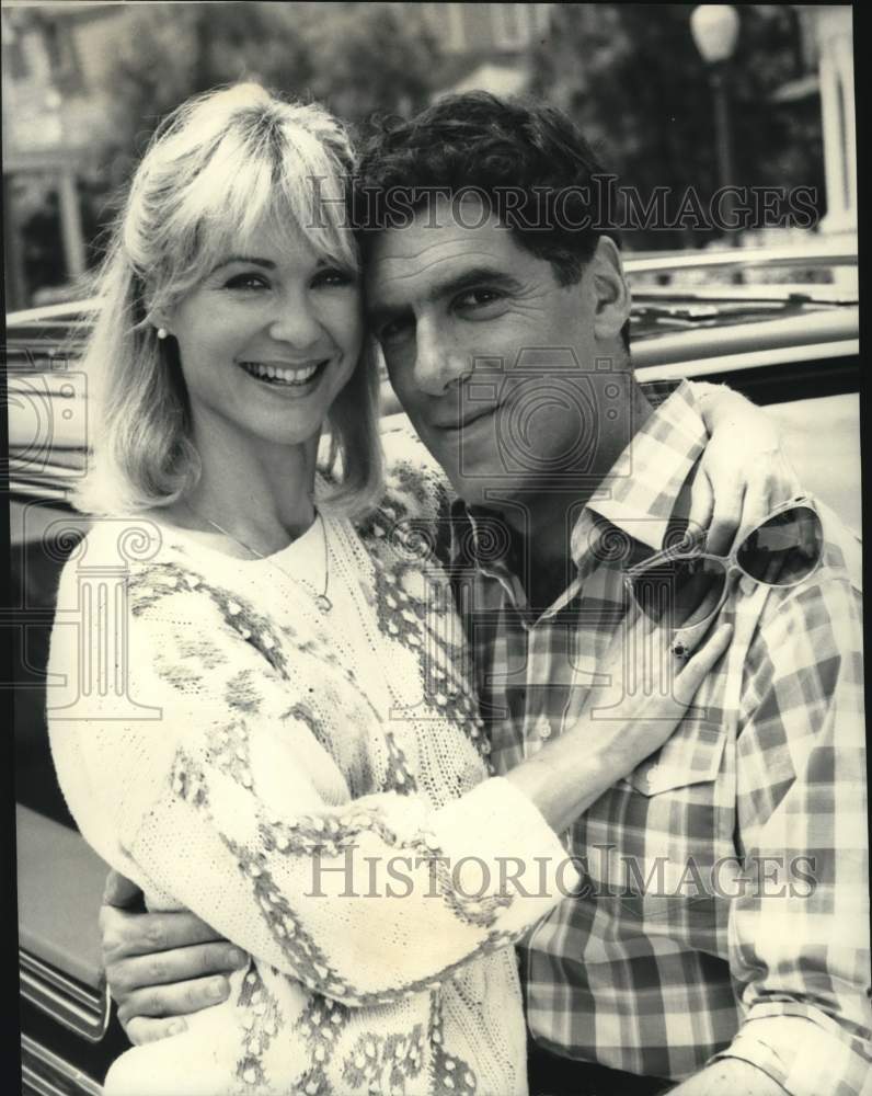 1986 Press Photo Actors Dee Wallace Stone, Elliott Gould in Together We Stand. - Historic Images