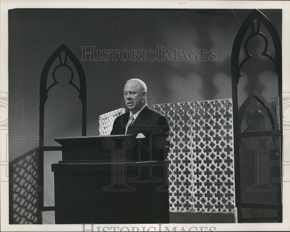1963 TV Howard Finch Gives Speech-Historic Images