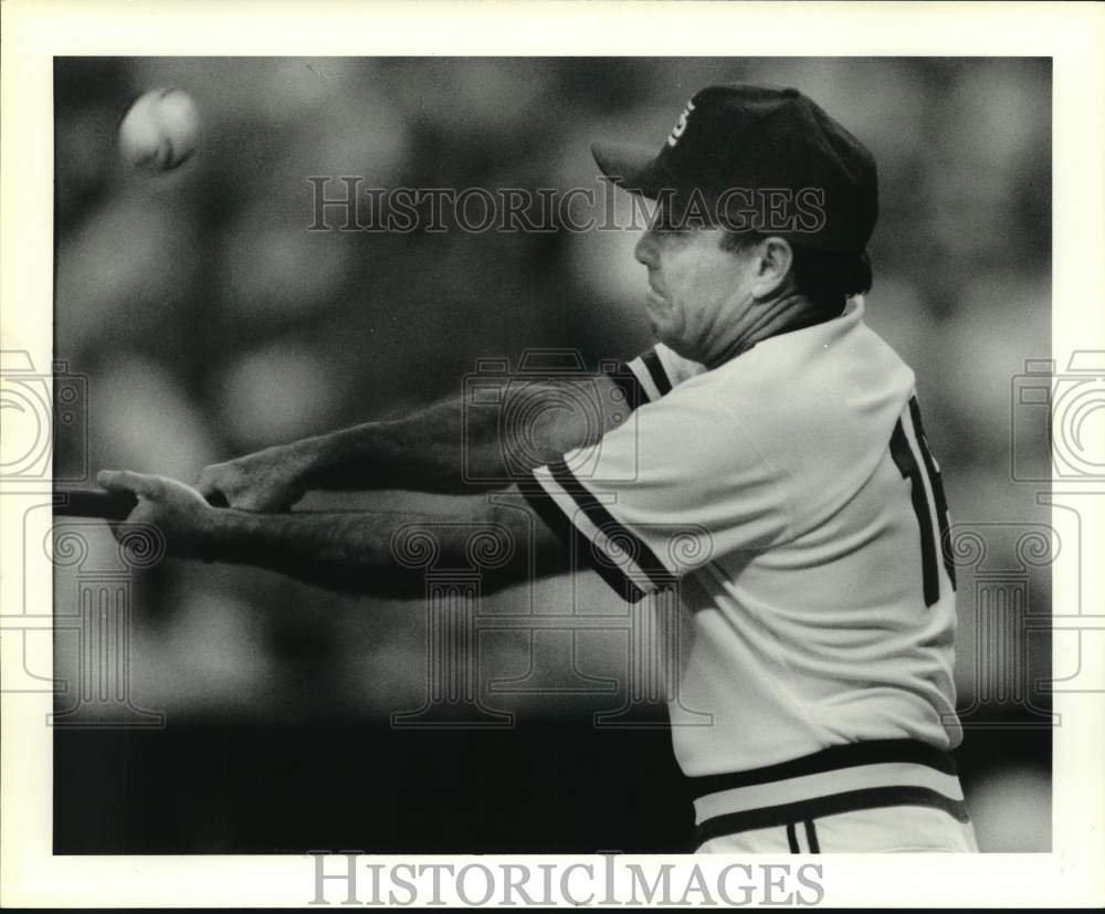 1987 Press Photo Baseball player Joe Garagiola fouling off pitch during game. - Historic Images