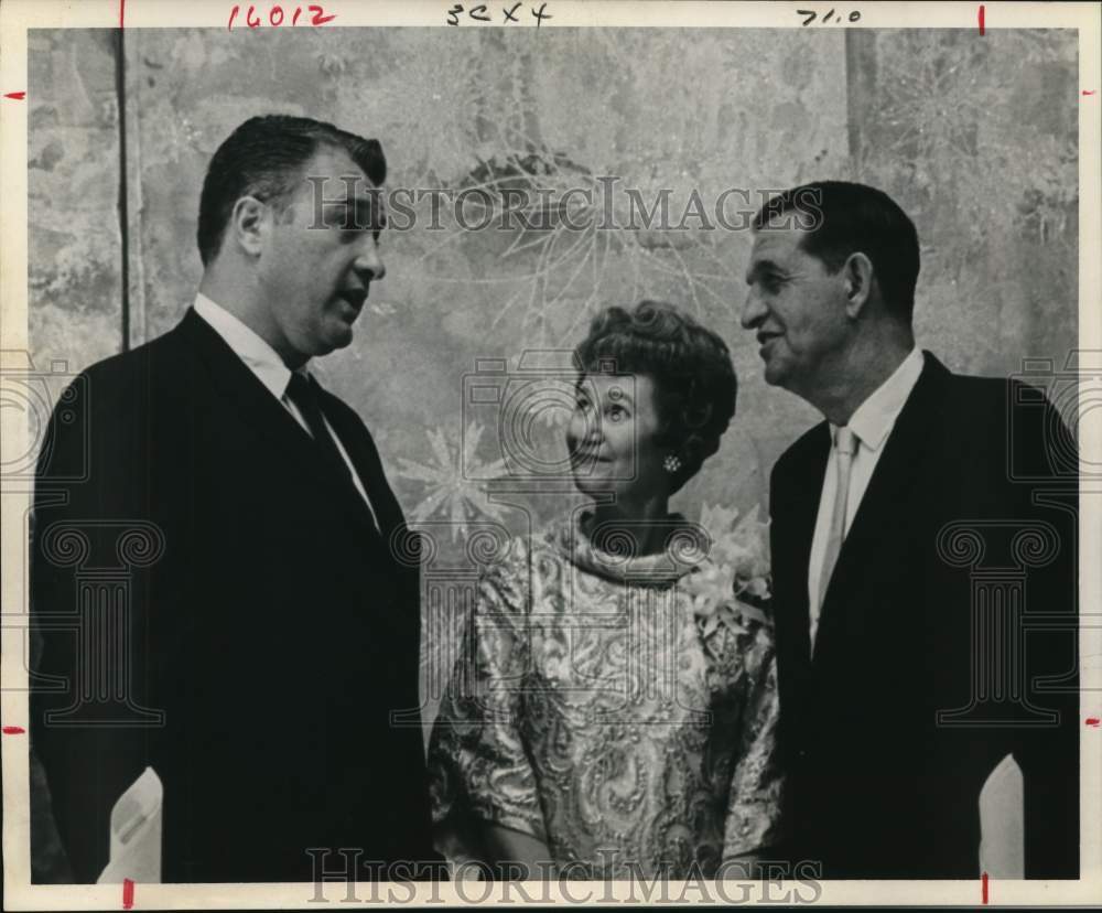 1968 Press Photo Harry Fouke, Virginia Fouke and Leon Heart, &quot;Mr. Sportsman&quot; - Historic Images