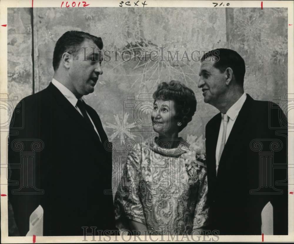 1968 Press Photo Harry Fouke, Virginia Fouke and Leon Heart, "Mr. Sportsman" - Historic Images