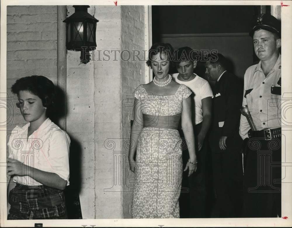 1960 Margery North Furlong With Police Officer-Historic Images