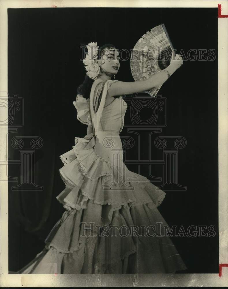 1955 Ballerina Maria Vivo, Ballet Espagnols - Historic Images