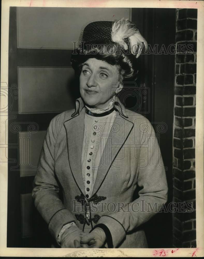 1960 Hermione Gingold, British actress, as interviewed in New York.-Historic Images