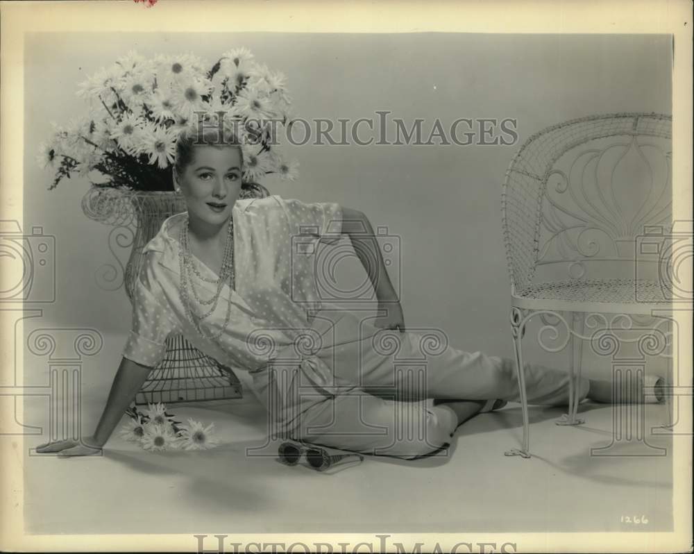 1958 Joan Fontaine, American actress, producer and author.-Historic Images