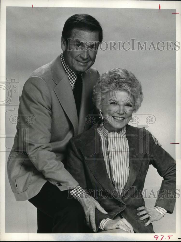 1977 Press Photo Bob Barker, Helen O'Connell host Miss Universe Beauty Pageant- Historic Images
