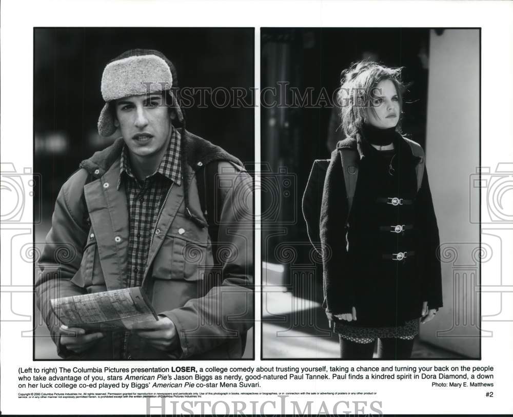 2000 Press Photo Actors Jason Biggs, Mena Suvari in Movie &quot;Loser&quot; - hcq13559 - Historic Images