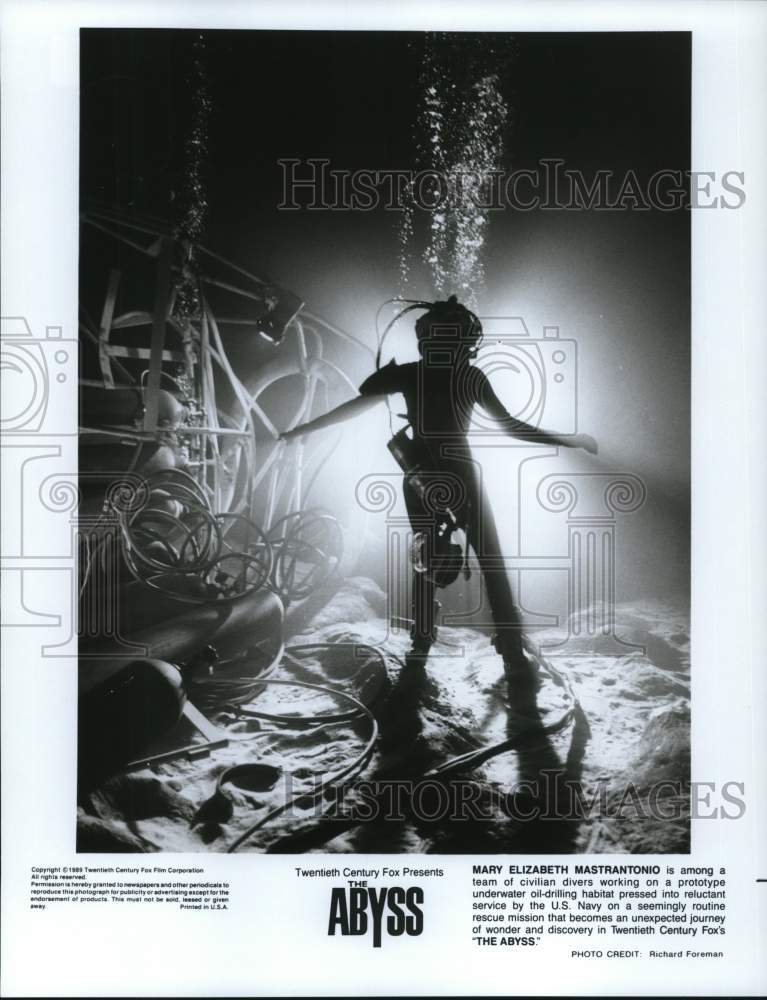 1989 Press Photo Actor Mary Elizabeth Mastrantonio in "The Abyss" Scene - Historic Images