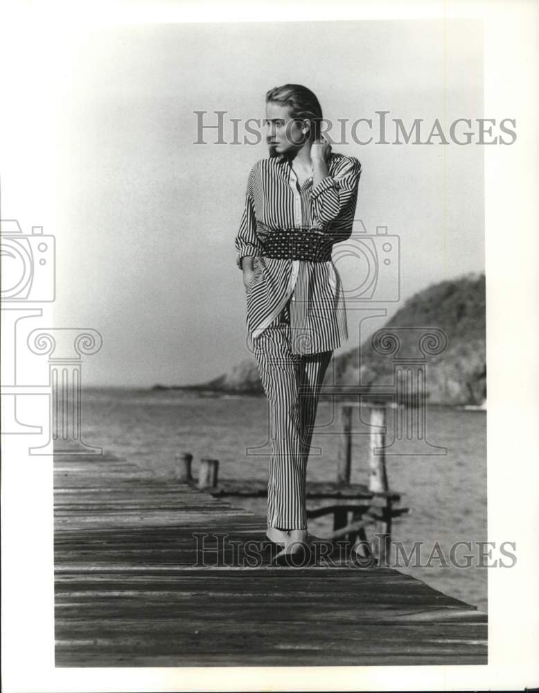 Press Photo Adrienne Vittadini Fashion Model - hcq18405- Historic Images