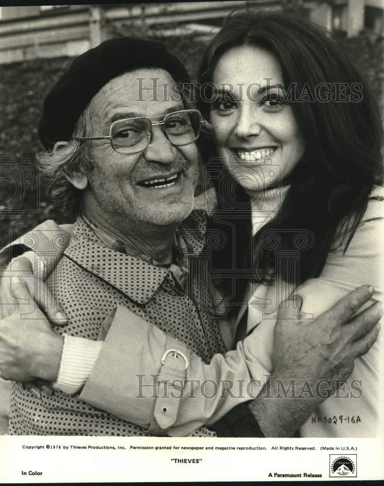 1976 Press Photo Marlo Thomas &amp; Irwin Corey in &quot;Thieves&quot; Movie - hcq36184- Historic Images