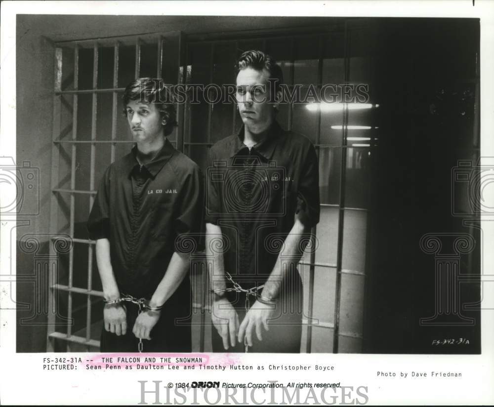 1984 Press Photo Sean Penn &amp; Timothy Hutton in &quot;The Falcon and the Snowman&quot;- Historic Images