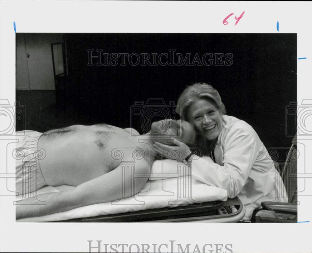 1987 Press Photo Suzy Hunt &amp; John Gould Rubin in &quot;The Normal Heart&quot; Play- Historic Images